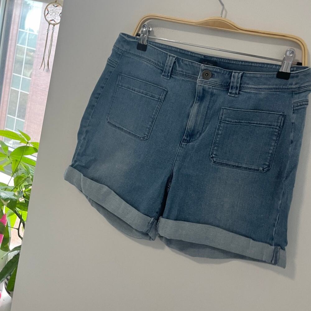 J. Jill Denim Cuffed Stretchy Shorts Size 10 - Picture 2 of 6